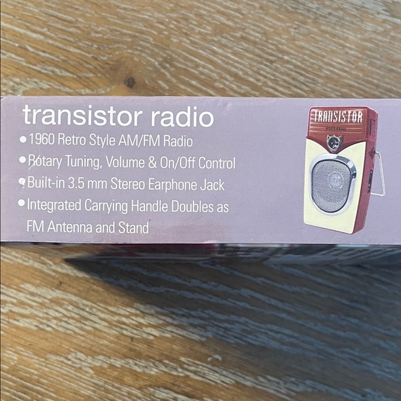 Northpoint Retro Transistor Radio - Picture 8 of 10